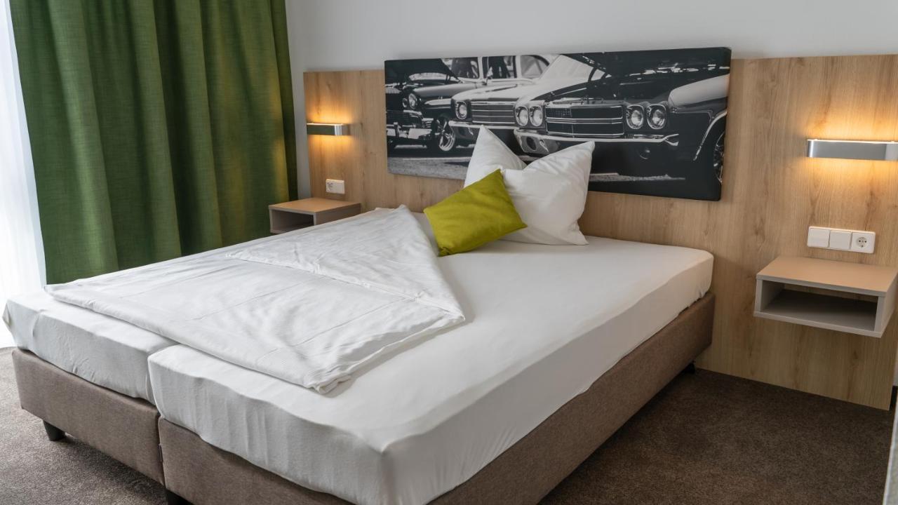 Highway Hotel Herbolzheim Exteriör bild