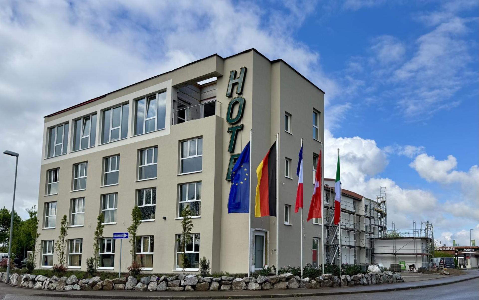 Highway Hotel Herbolzheim Exteriör bild